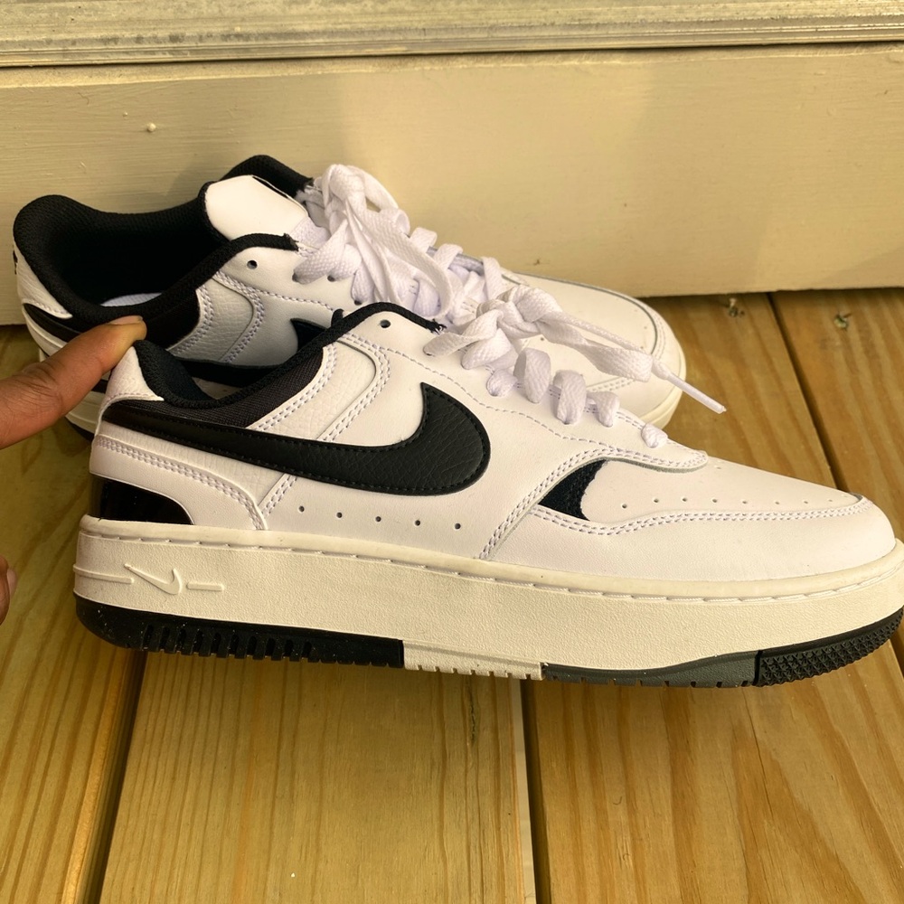 Nike Gama Forces Mens 7.5 Women’s size 9. Almost new but worn once.